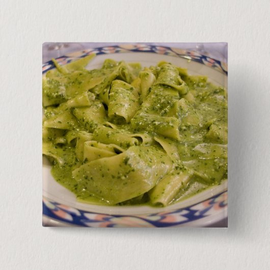 イタリア、カモーリ。ペストソースのパスタ 缶バッジ (正面)