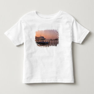 イタリア·グランドカナル近くのクルーズ船とゴンドラ トドラーTシャツ