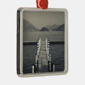 イタリア、コモ省、トレメッゾ。レイクピア。 メタルオーナメント (右)