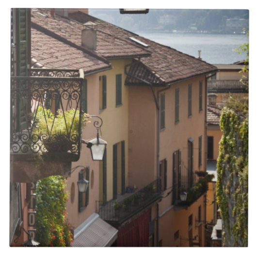 イタリア、コモ省、ベラジオ。サリタ タイル (正面)