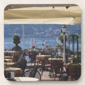 イタリア、コモ省、ベラジオ。レイクサイドカフェ。 コースター (正面)