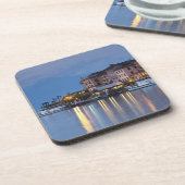 イタリア、コモ省、ベラジオ。街の景色 コースター (左側)