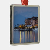 イタリア、コモ省、ベラジオ。街の景色 メタルオーナメント (右)