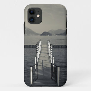 イタリア、コモ県、トレメッツォ。湖の桟橋 iPhone 11 ケース