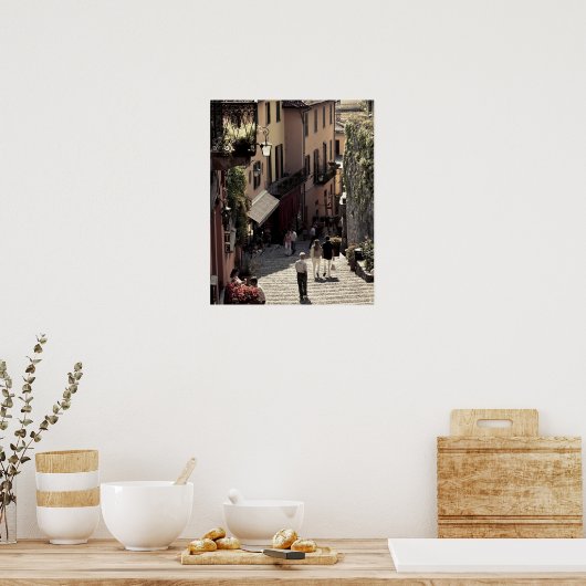 イタリア、コモ県、ベラージオ。サリータ2 ポスター (キッチン)