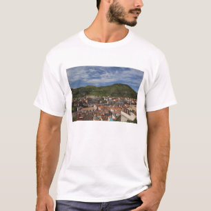 イタリア, サルデーニャ島, ボーザ。カステッロから見た街の景色 2 Tシャツ