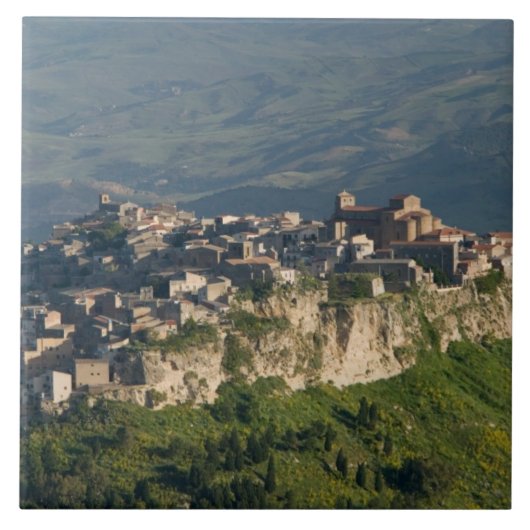 イタリア, シチリア島, エンナ, カラシベッタ, 午前中の景色 2 タイル (正面)