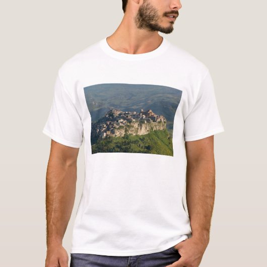 イタリア, シチリア島, エンナ, カラシベッタ, 朝の景色 2 Tシャツ (正面)