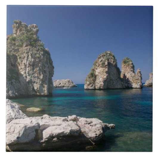 イタリア, シチリア島, スコペッロ, トンナーラ近くの岩 タイル (正面)