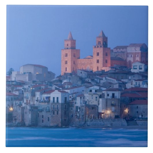 イタリア シチリア チェファル- ドゥオモの見える風景 タイル (正面)