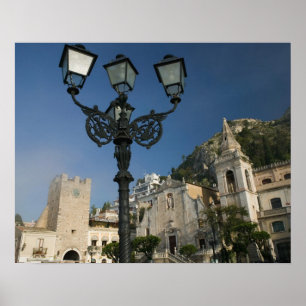 イタリア,シチリア, TAORMINA: Piazza iX Aprile, San ポスター