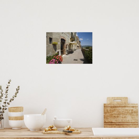 イタリア,トスカーナ,ピエンツァ。外側の歩道のまわりに ポスター (キッチン)