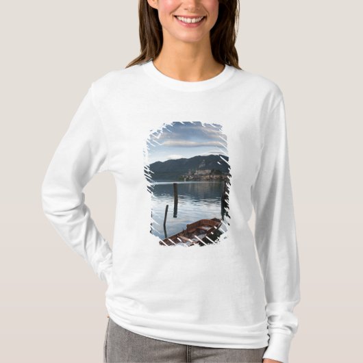 イタリア ノヴァーラ県 オルタ・サン・ジューリオ イゾラ Tシャツ (正面)