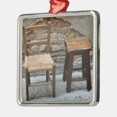 イタリア，ピエンザ，小さな椅子とスツール メタルオーナメント (左)