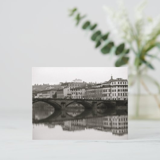 イタリア，フィレンツェのアルノ川に沿って ポストカード (スタンド正面)