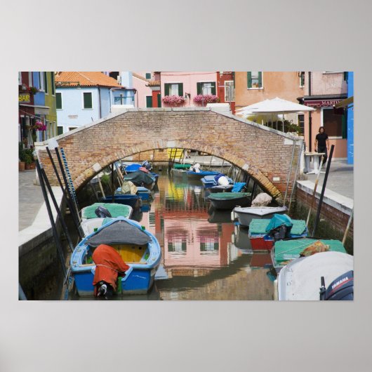イタリア、ブラーノ島のカラフルな風景 ポスター (正面)