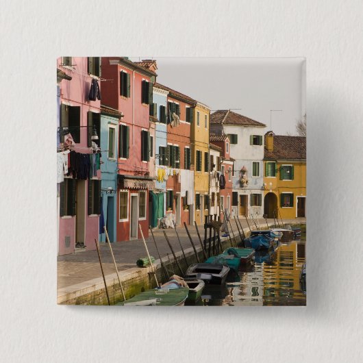 イタリア、ブラーノ島。色とりどりの家々が並ぶ 缶バッジ (正面)
