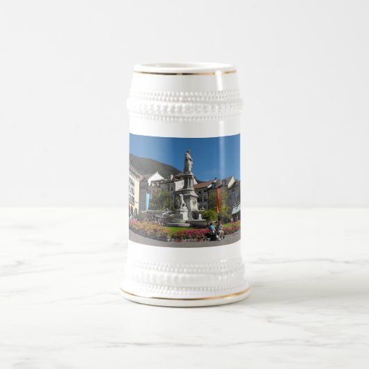 イタリア・ボルザノの像 ビールジョッキ (中央)