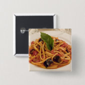 イタリア、ポジティターノ。パスタとナスの料理 缶バッジ (正面&裏面)