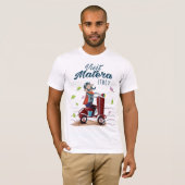 イタリア マテーラの漫画スクーター旅行のプリント Tシャツ (正面フル)
