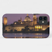 イタリア、マントヴァ県、マントヴァ。街の景色と Case-Mate iPhoneケース (裏面(横))