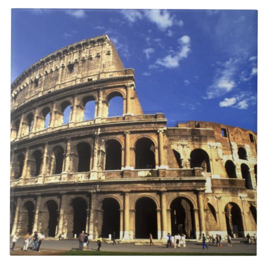 イタリア ローマの有名なコロッセオの遺跡 タイル (正面)