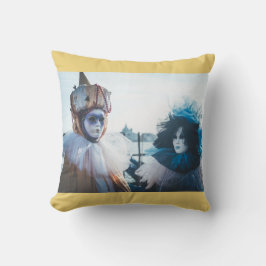 イタリア，ヴェネツィアのカーニバルマスクのカップル クッション