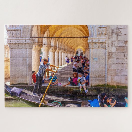 イタリア，ヴェネツィアのゴンドラに乗った船員 ジグソーパズル (横)