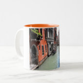 イタリア，ヴェネツィアの運河 ツートーンマグカップ (正面左)