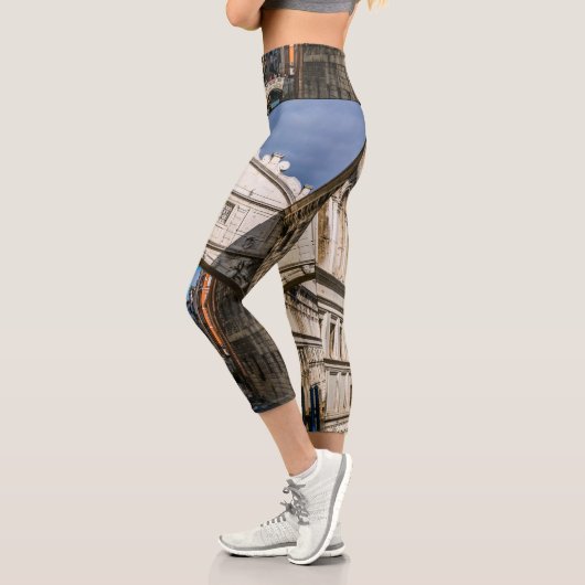 イタリア，ヴェネツィア，ため息の橋 カプリレギンス (左)