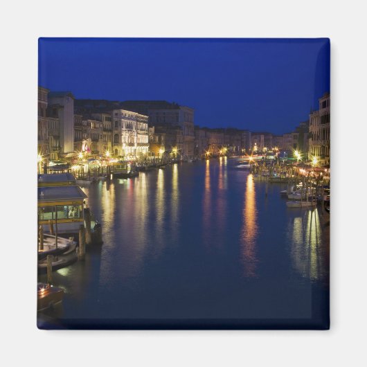 イタリア、ヴェネツィア、カナルグランデ沿いの夜景 2 マグネット (正面)