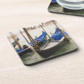 イタリア、ヴェネツィア、ゴンドラの選択的な焦点 コースター (左側)