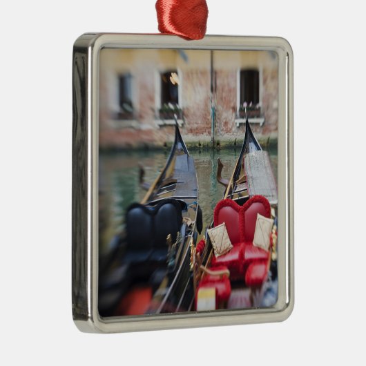 イタリア、ヴェネツィア、ゴンドラの選択的焦点(2) メタルオーナメント (右)