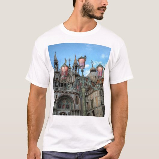 イタリア、ヴェネツィア、サン・マルコとランプ Tシャツ (正面)