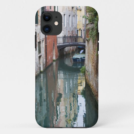 イタリア, ヴェネツィア, 水面の反射と小さな橋 Case-Mate iPhoneケース (裏面)