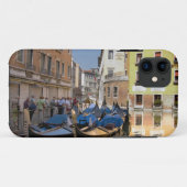 イタリア、ヴェネツィア、運河沿いに係留されたゴンドラ Case-Mate iPhoneケース (裏面(横))