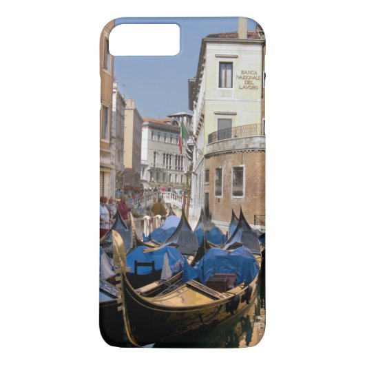 イタリア、ヴェネツィア、運河沿いに係留されたゴンドラ Case-Mate iPhoneケース (裏面)