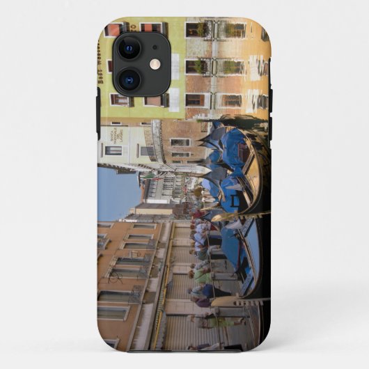 イタリア, ヴェネツィア, 運河沿いに係留されたゴンドラ Case-Mate iPhoneケース (裏面)