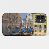 イタリア, ヴェネツィア, 運河沿いに係留されたゴンドラ Case-Mate iPhoneケース (裏面(横))
