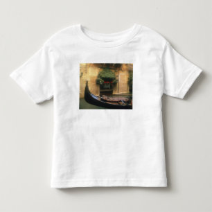 イタリア ヴェネト州 ヴェネツィアのゴンドラとレストラン トドラーTシャツ