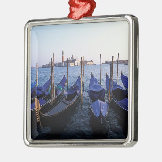 イタリア、ヴェネト、ヴェネツィア、ゴンドラ列、サン メタルオーナメント (左)