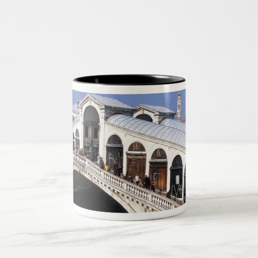 イタリア、ヴェネト、ヴェネツィア、リアルトブリッジクロス ツートーンマグカップ (中央)