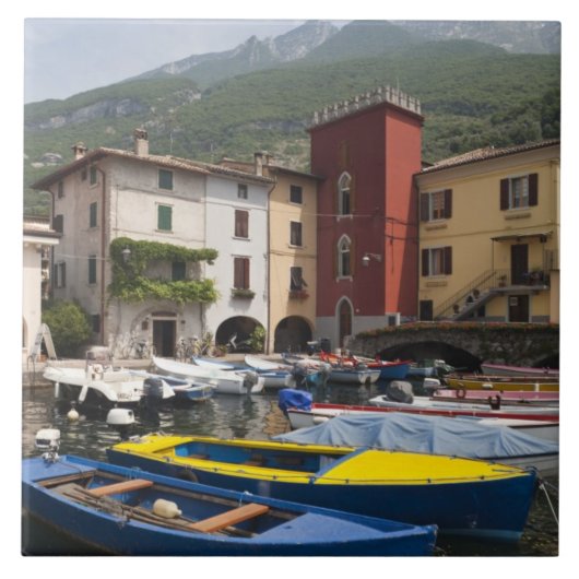 イタリア、ヴェロナ州、マルチェシーン。カソーネ旧2 タイル (正面)