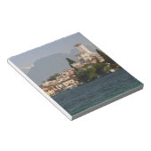 イタリア，ヴェローナ州，レイクサイドの町 ノートパッド (アングル)