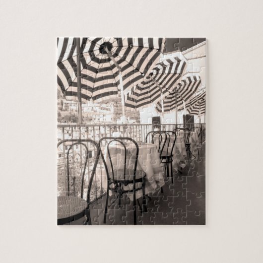 イタリア，古風なレストランのバルコニー ジグソーパズル (縦)