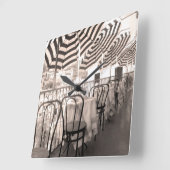 イタリア，古風なレストランのバルコニー スクエア壁時計 (傾斜)