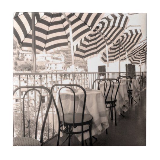 イタリア,古風なレストランのバルコニー タイル (正面)