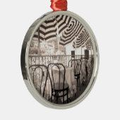 イタリア，古風なレストランのバルコニー メタルオーナメント (右)