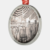 イタリア，古風なレストランのバルコニー メタルオーナメント (左)