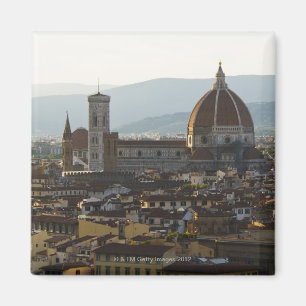 イタリア、Basilica diサンタが付いているフィレンツェの眺め マグネット